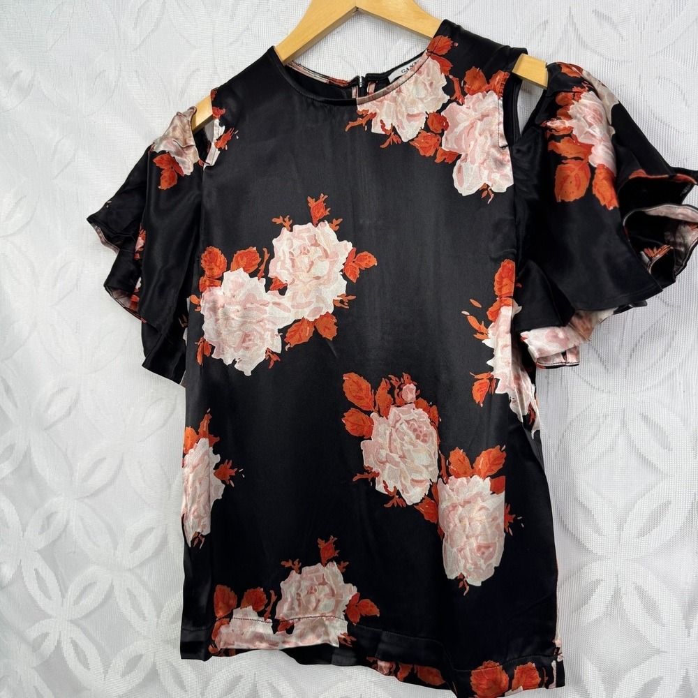 Ganni‎ Pation Satin Floral Cold Shoulder Ruffle Sleeve Blouse Black Pink Size 34 - Picture 3 of 11